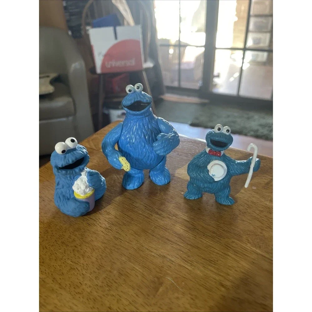 Sesame Street Cookie Monster Blue Plastic Action Figure Lot